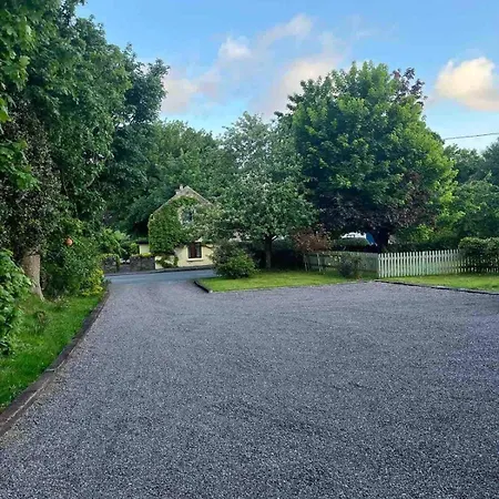 Beautiful In Beaufort Village On Local Link Bus Route